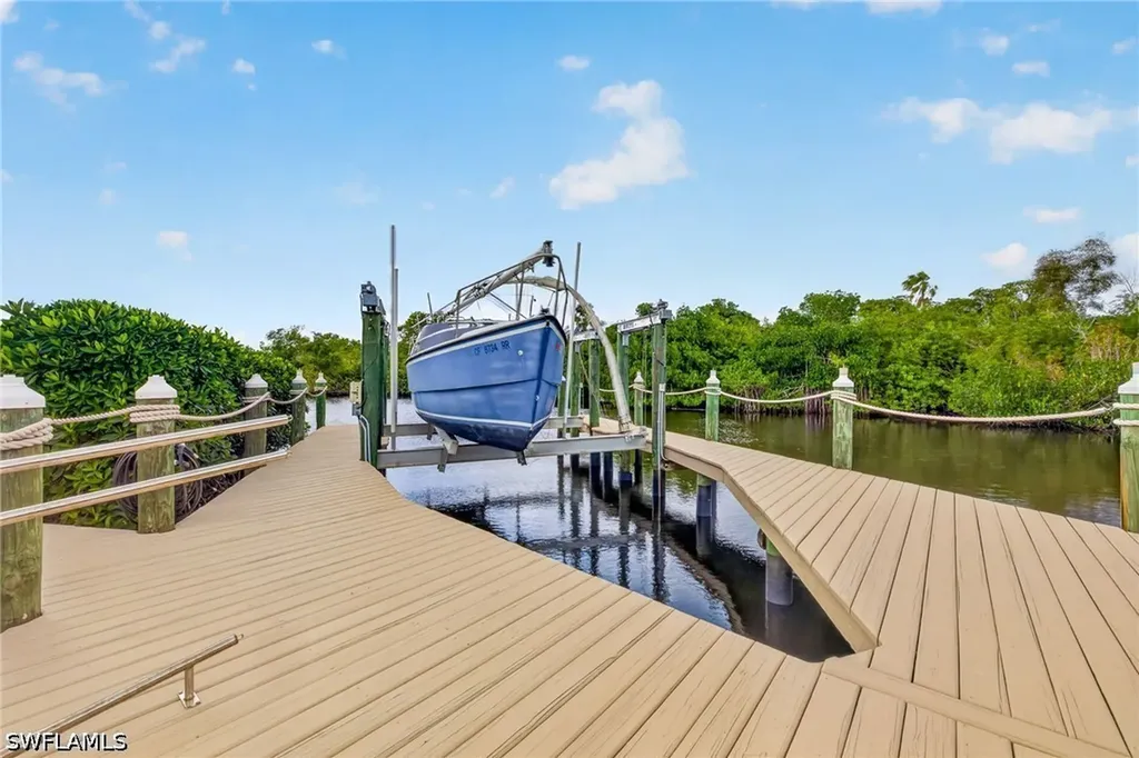 358 Morse Plaza Fort Myers FL 33905