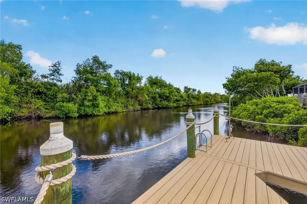 358 Morse Plaza Fort Myers FL 33905