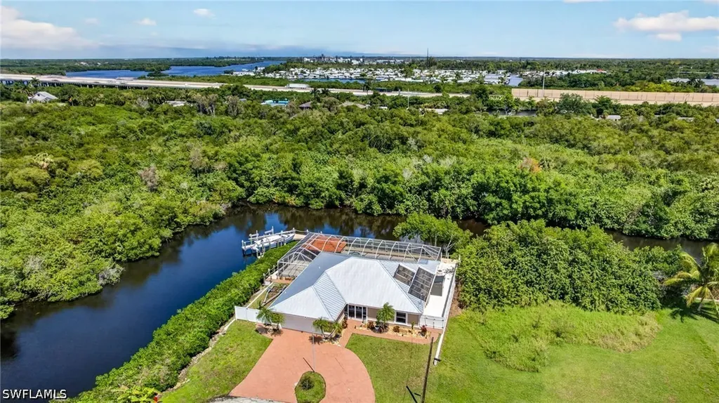 358 Morse Plaza Fort Myers FL 33905