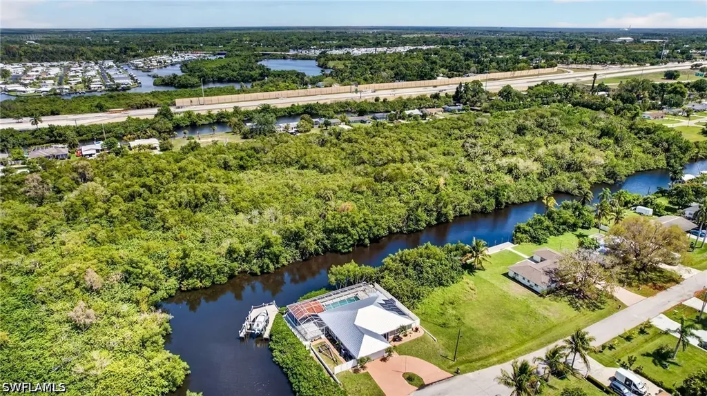358 Morse Plaza Fort Myers FL 33905