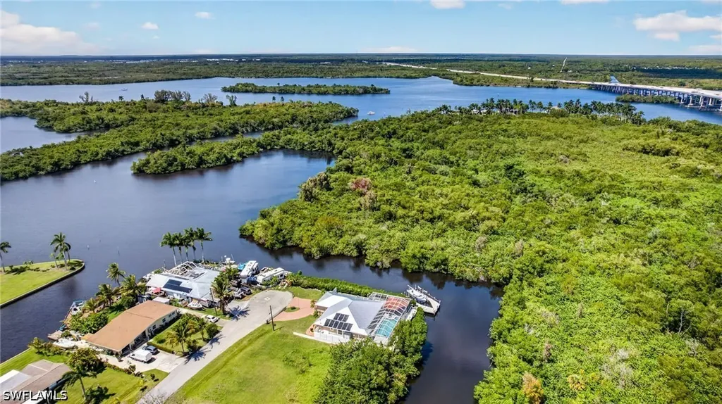 358 Morse Plaza Fort Myers FL 33905