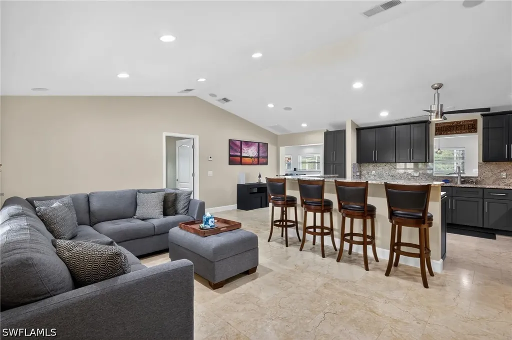 358 Morse Plaza Fort Myers FL 33905
