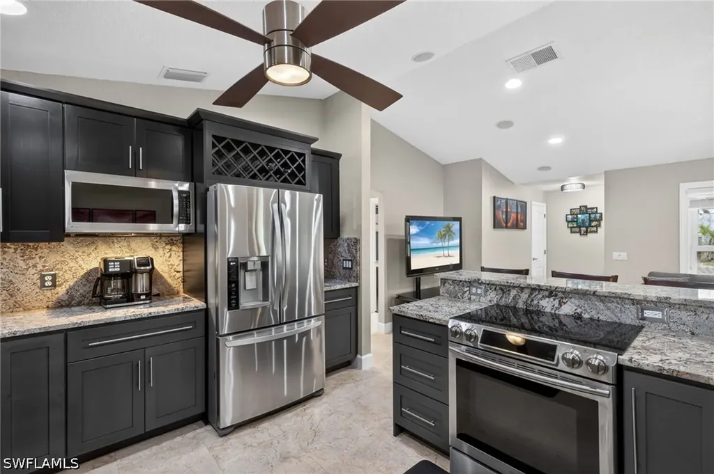 358 Morse Plaza Fort Myers FL 33905