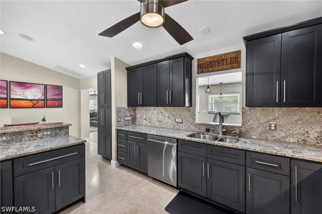 358 Morse Plaza Fort Myers FL 33905