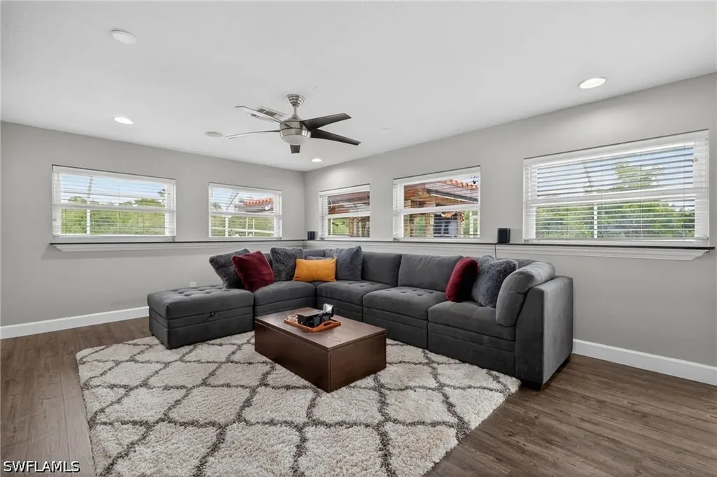358 Morse Plaza Fort Myers FL 33905