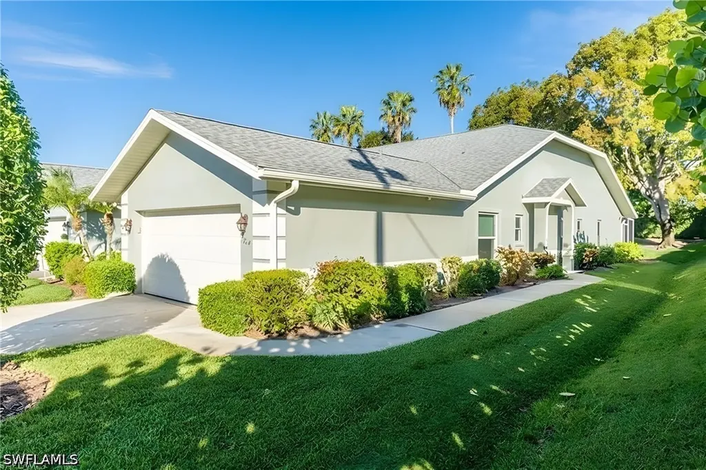 1704 Royal Circle Naples FL 34112