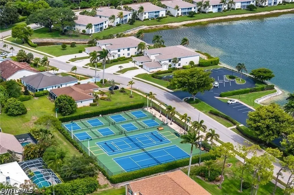 1704 Royal Circle Naples FL 34112