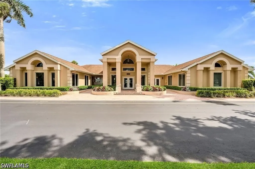 1704 Royal Circle Naples FL 34112