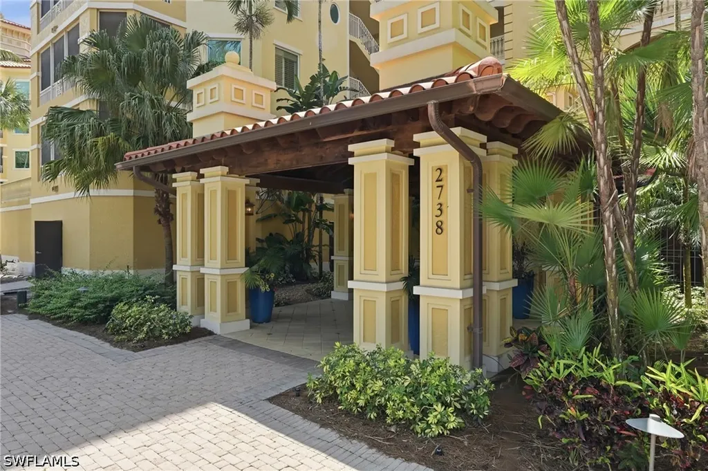 2738 Tiburon Boulevard E Naples FL 34109