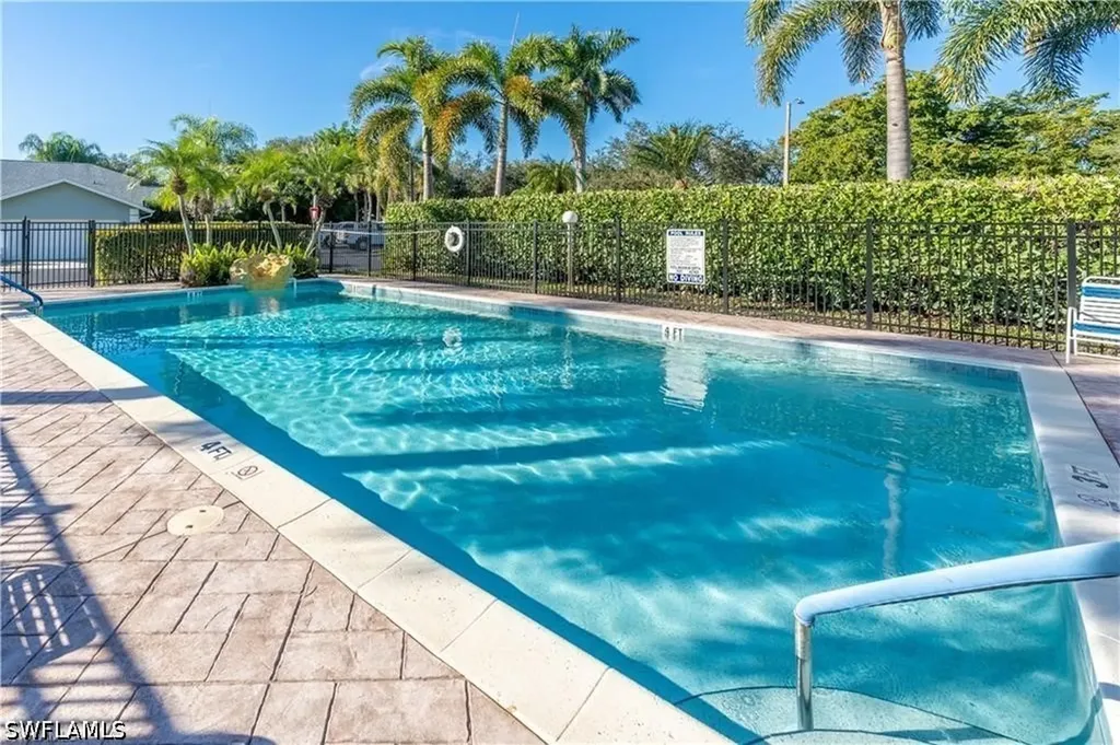 1704 Royal Circle Naples FL 34112