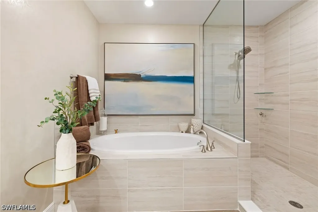 16351 Viansa Way Naples FL 34110