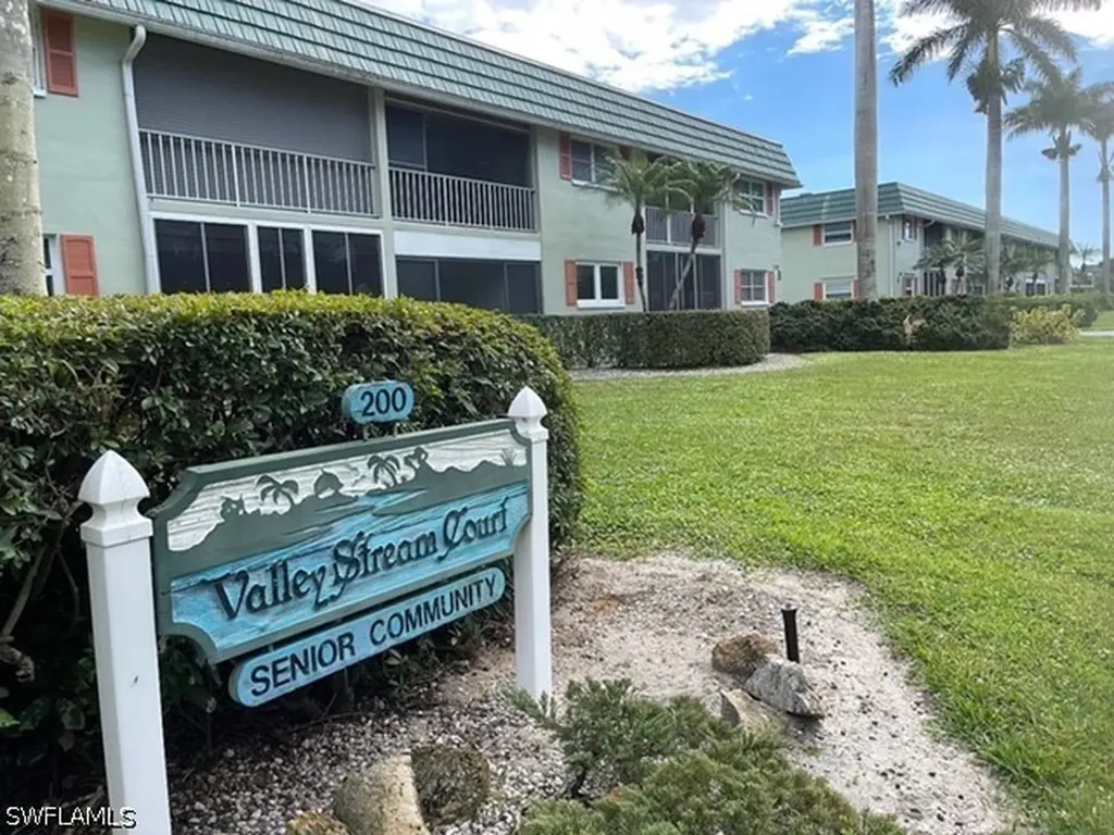 200 Valley Stream Drive Naples FL 34113