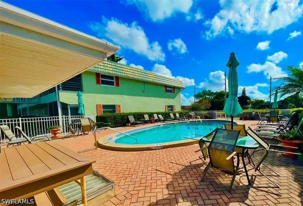 200 Valley Stream Drive Naples FL 34113
