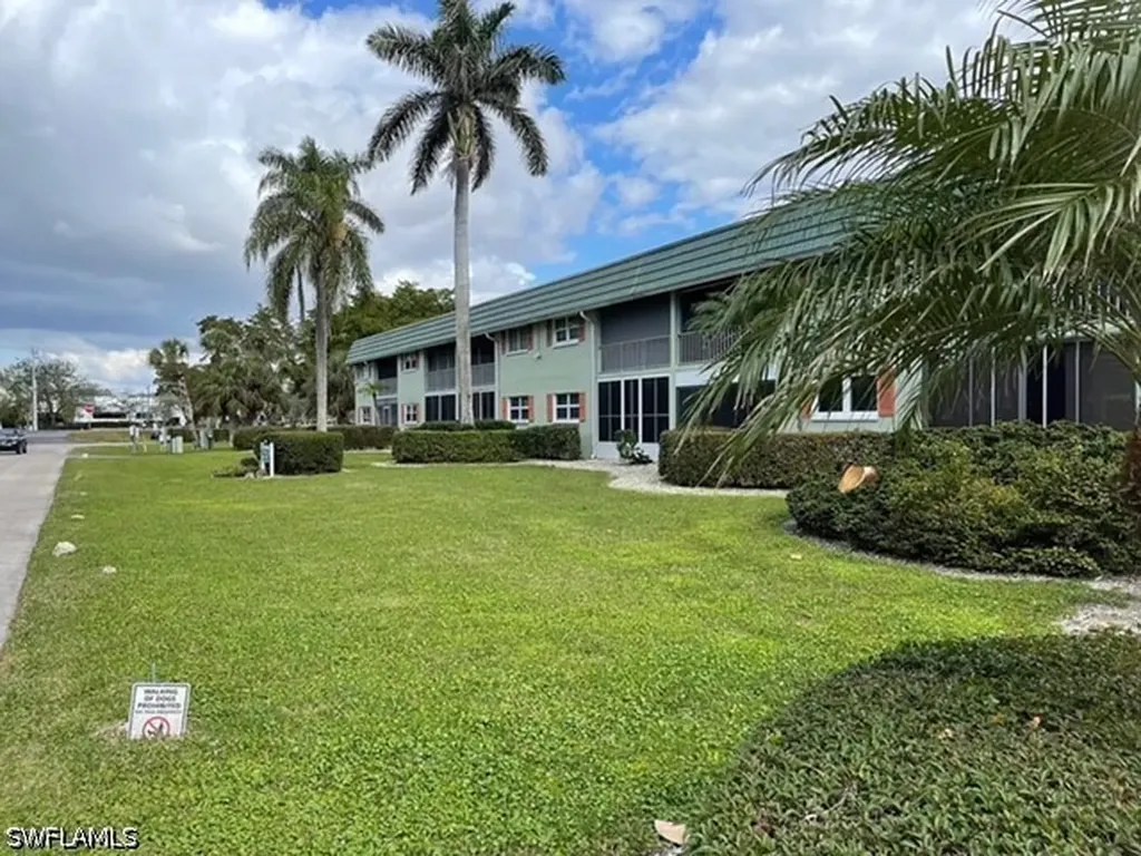 200 Valley Stream Drive Naples FL 34113