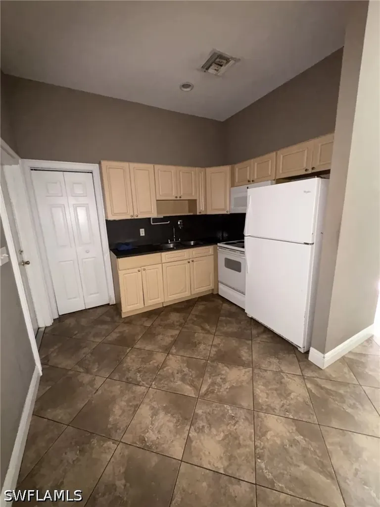 141 18th Avenue NE Naples FL 34120