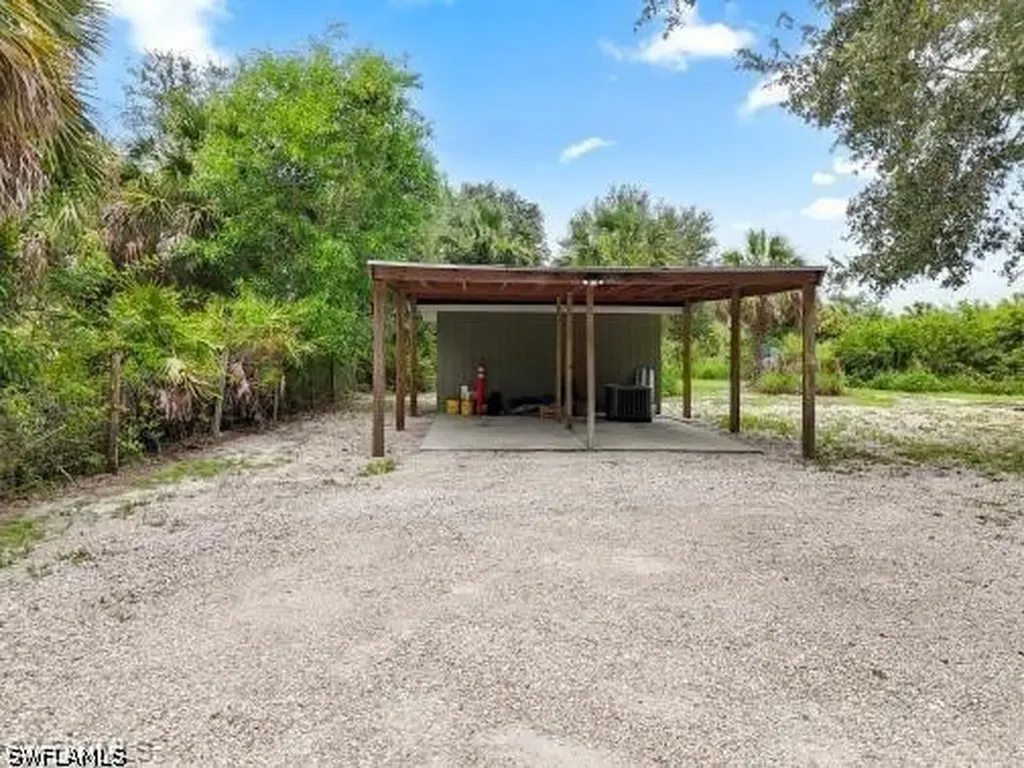 141 18th Avenue NE Naples FL 34120