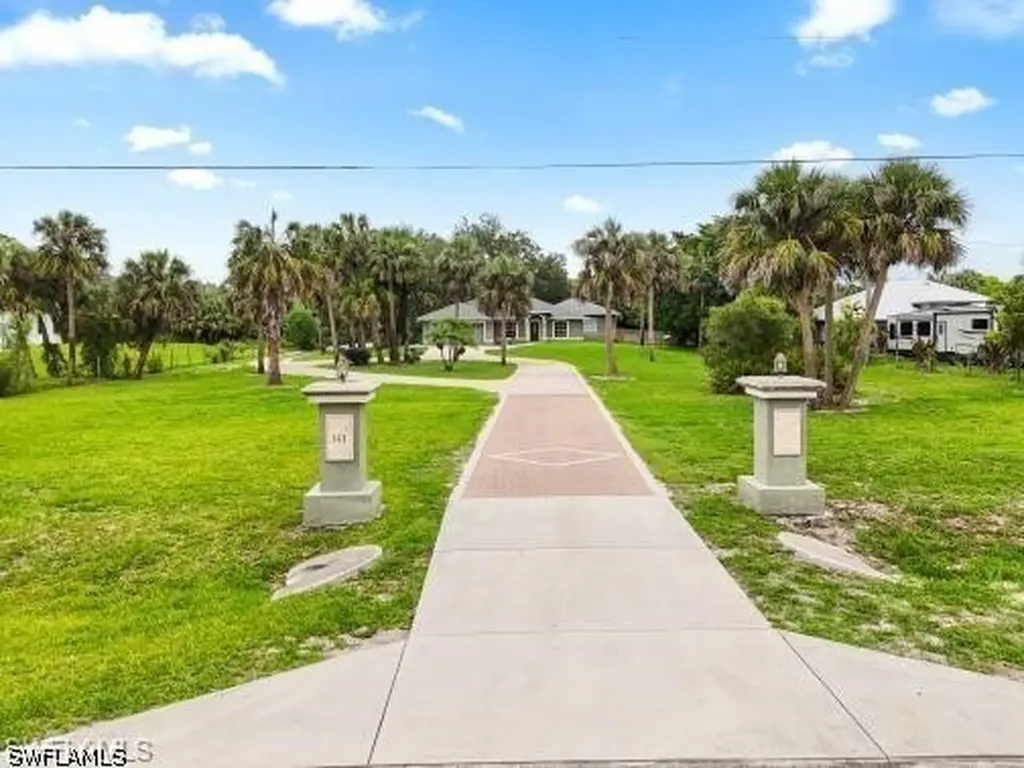 141 18th Avenue NE Naples FL 34120