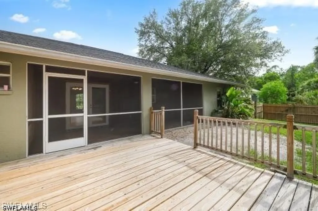 141 18th Avenue NE Naples FL 34120