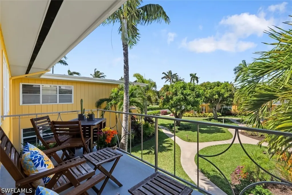 221 8th Avenue S Naples FL 34102