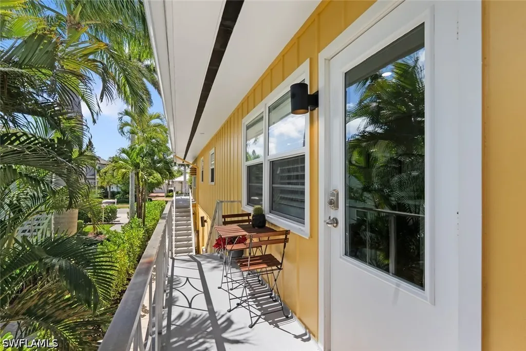 221 8th Avenue S Naples FL 34102