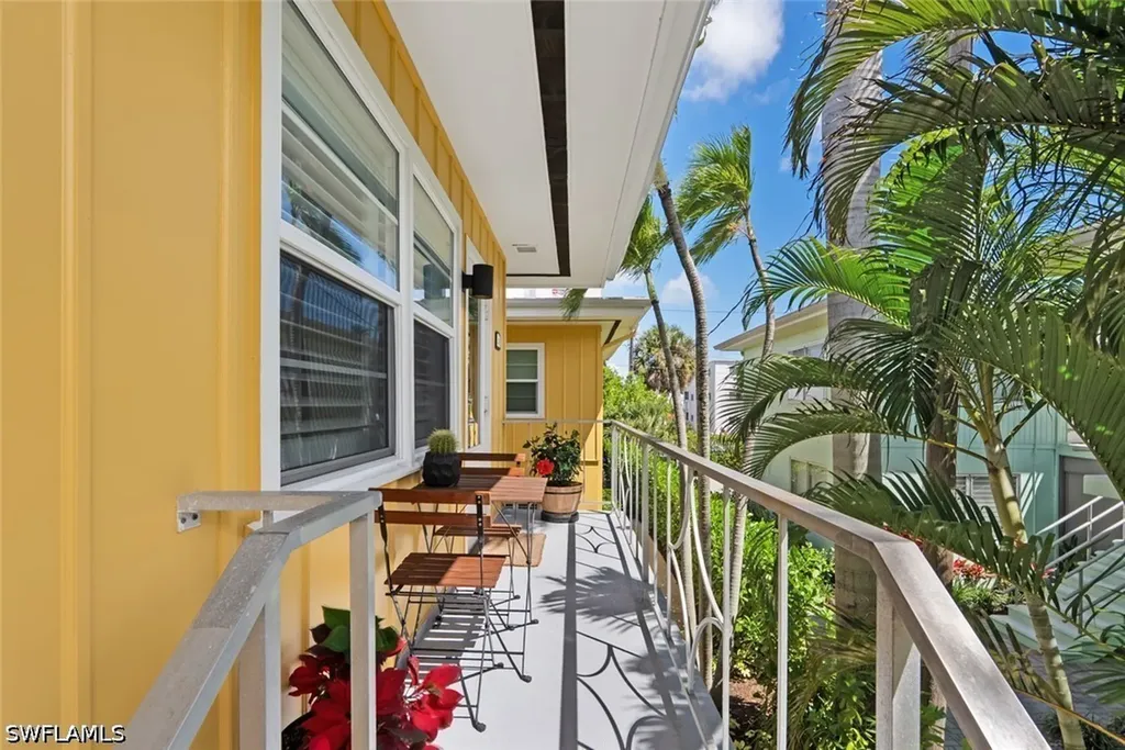 221 8th Avenue S Naples FL 34102