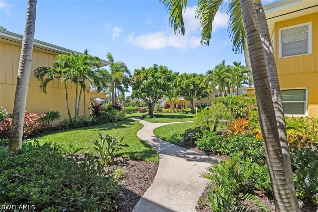 221 8th Avenue S Naples FL 34102