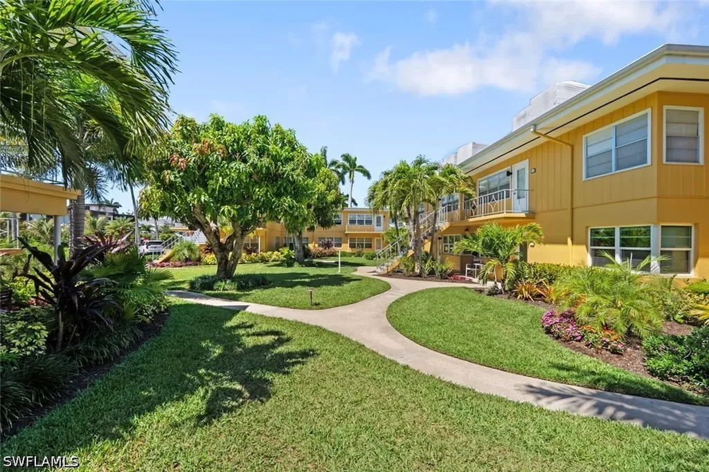 221 8th Avenue S Naples FL 34102