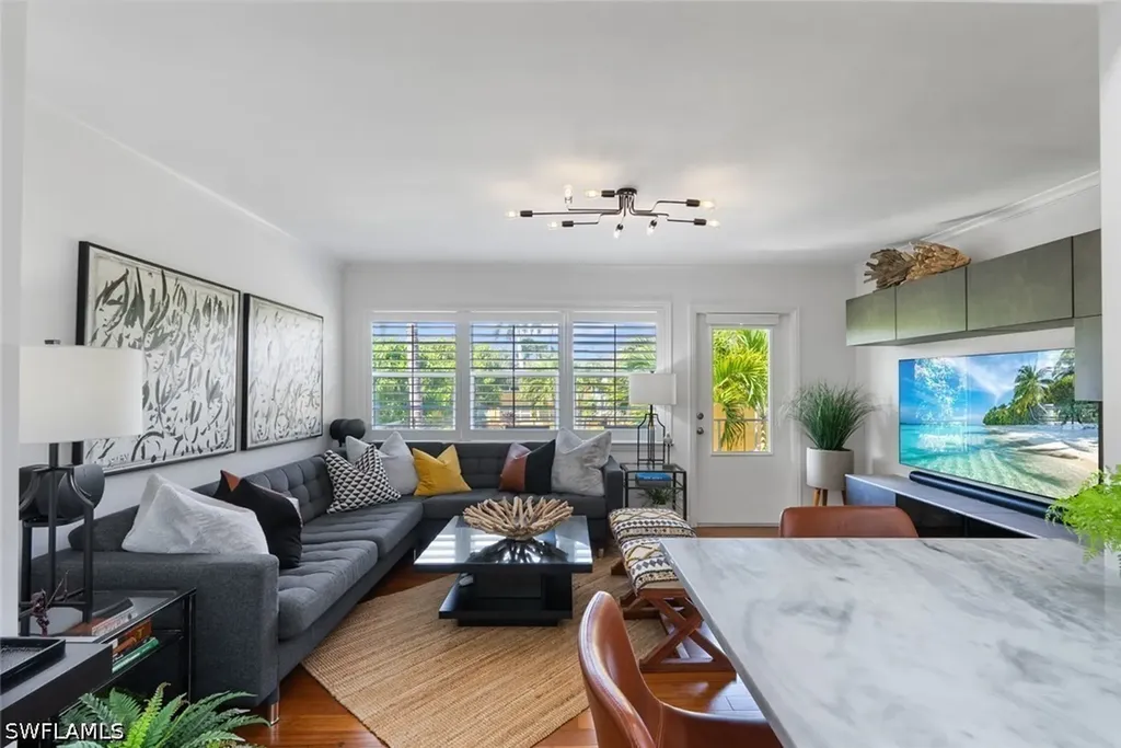 221 8th Avenue S Naples FL 34102