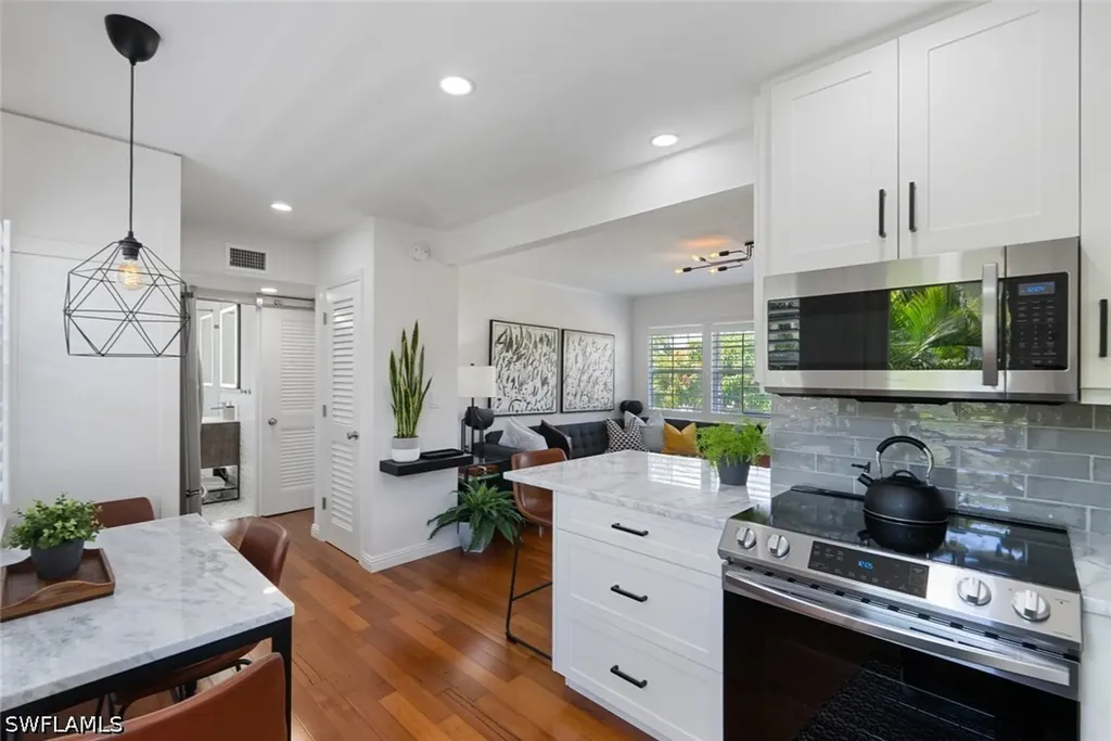 221 8th Avenue S Naples FL 34102