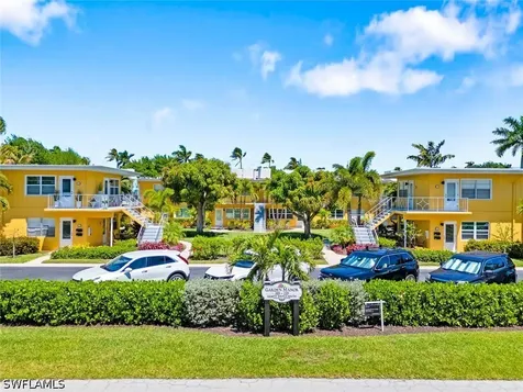 221 8TH Avenue S Naples FL 34102