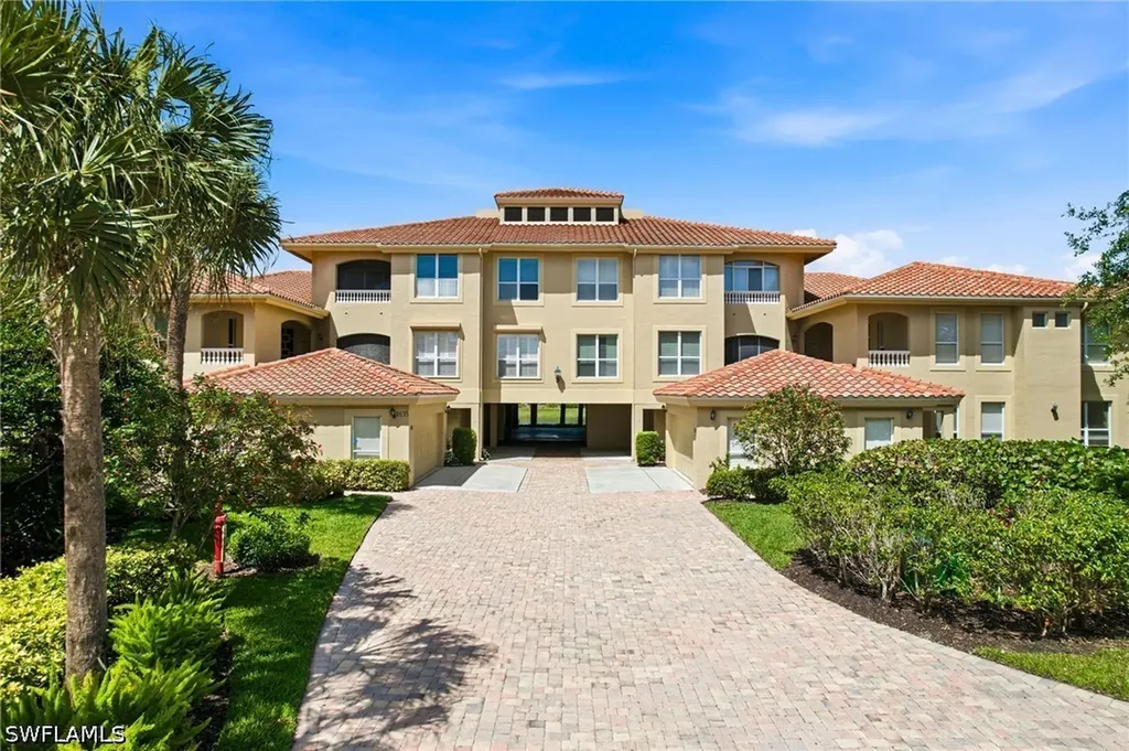 1835 Les Chateaux Boulevard Naples FL 34109