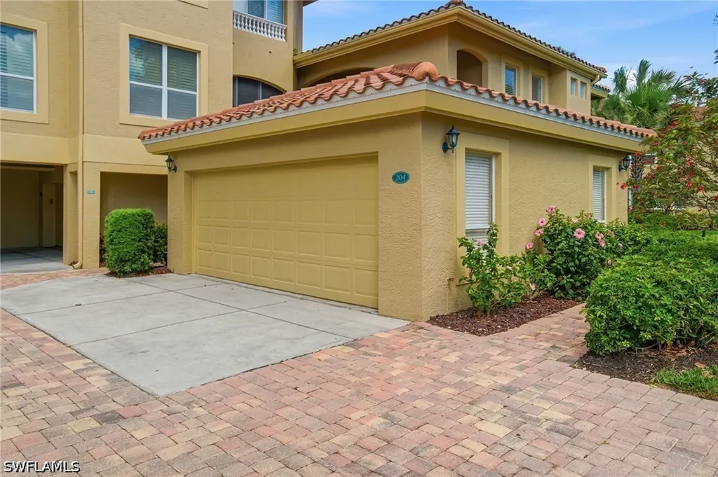 1835 Les Chateaux Boulevard Naples FL 34109