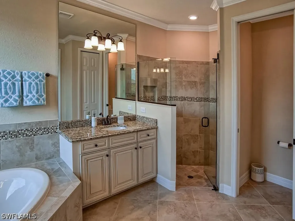 2850 Aviamar Circle Naples FL 34114