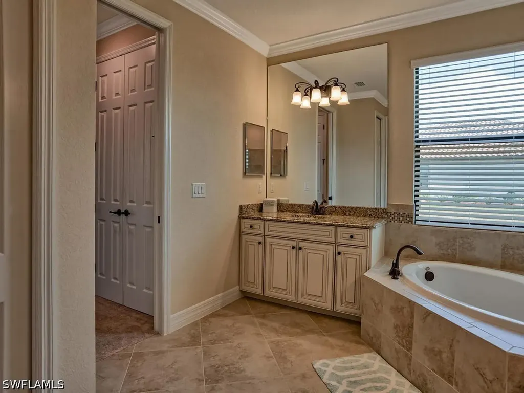 2850 Aviamar Circle Naples FL 34114