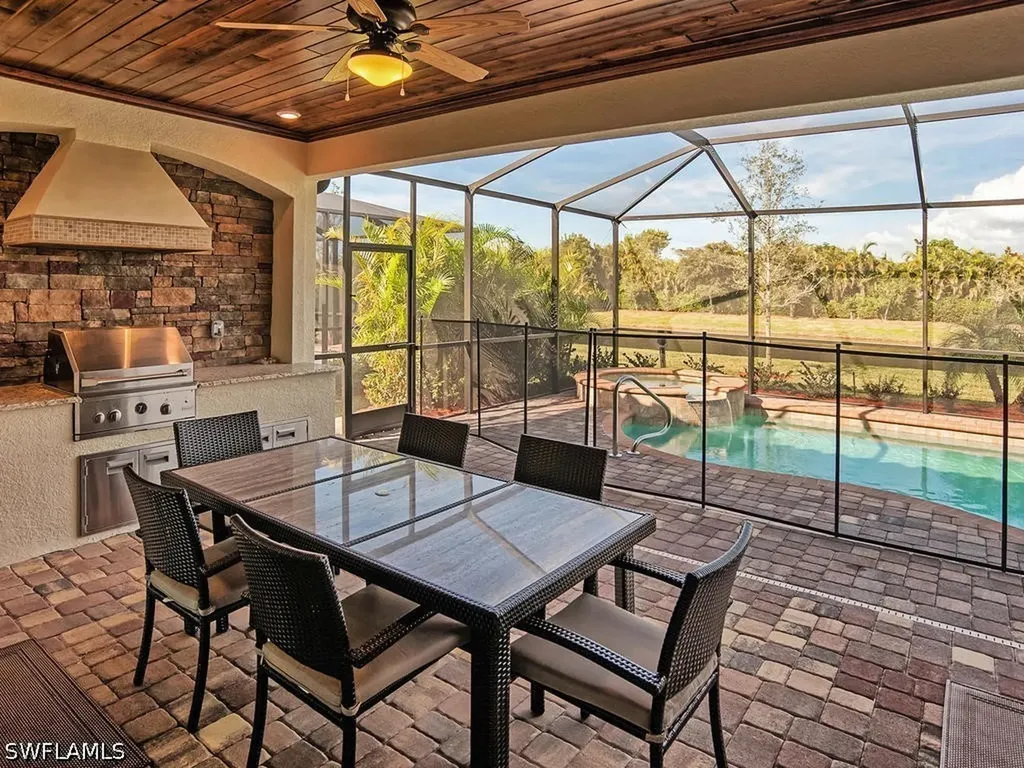 2850 Aviamar Circle Naples FL 34114