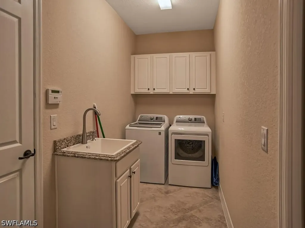 2850 Aviamar Circle Naples FL 34114