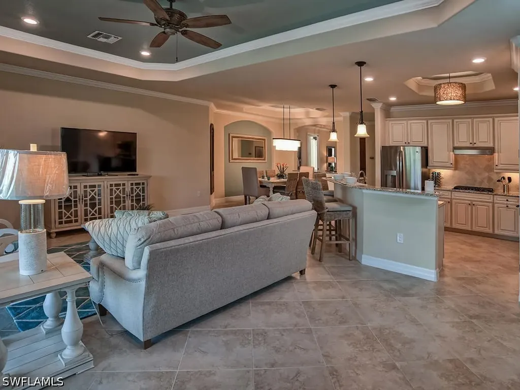 2850 Aviamar Circle Naples FL 34114