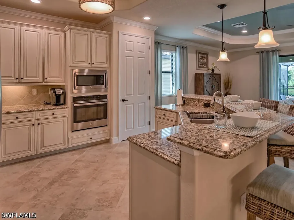 2850 Aviamar Circle Naples FL 34114