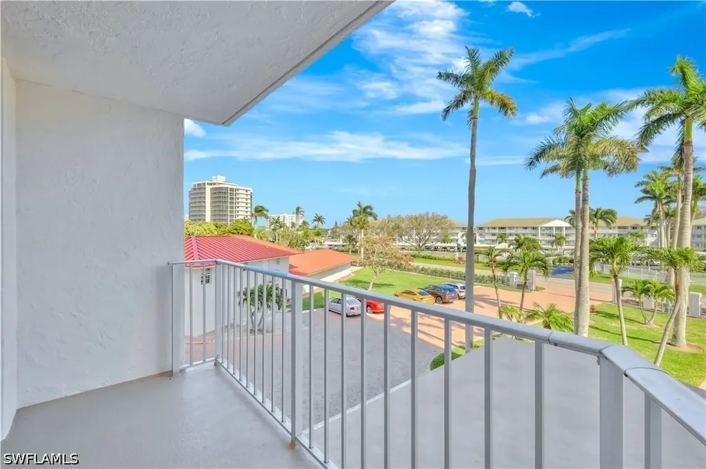 10701 Gulf Shore Drive Naples FL 34108