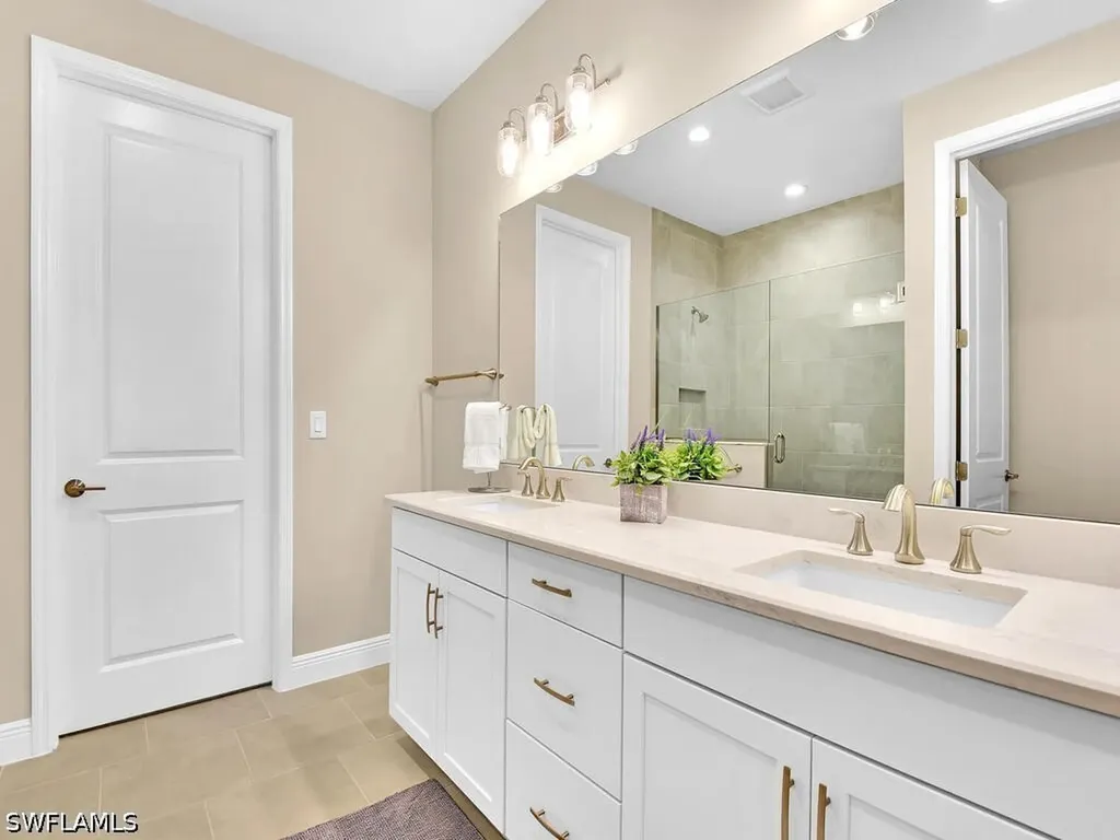 2561 Seychelles Drive Naples FL 34112