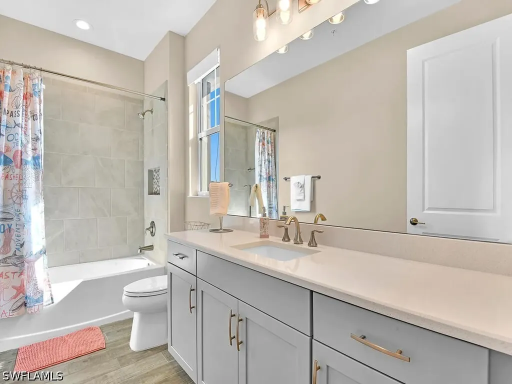 2561 Seychelles Drive Naples FL 34112