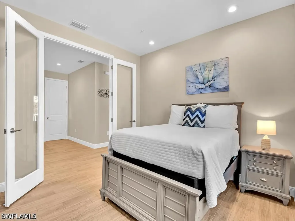 2561 Seychelles Drive Naples FL 34112