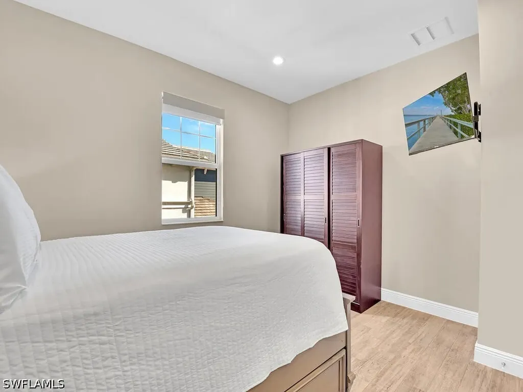2561 Seychelles Drive Naples FL 34112