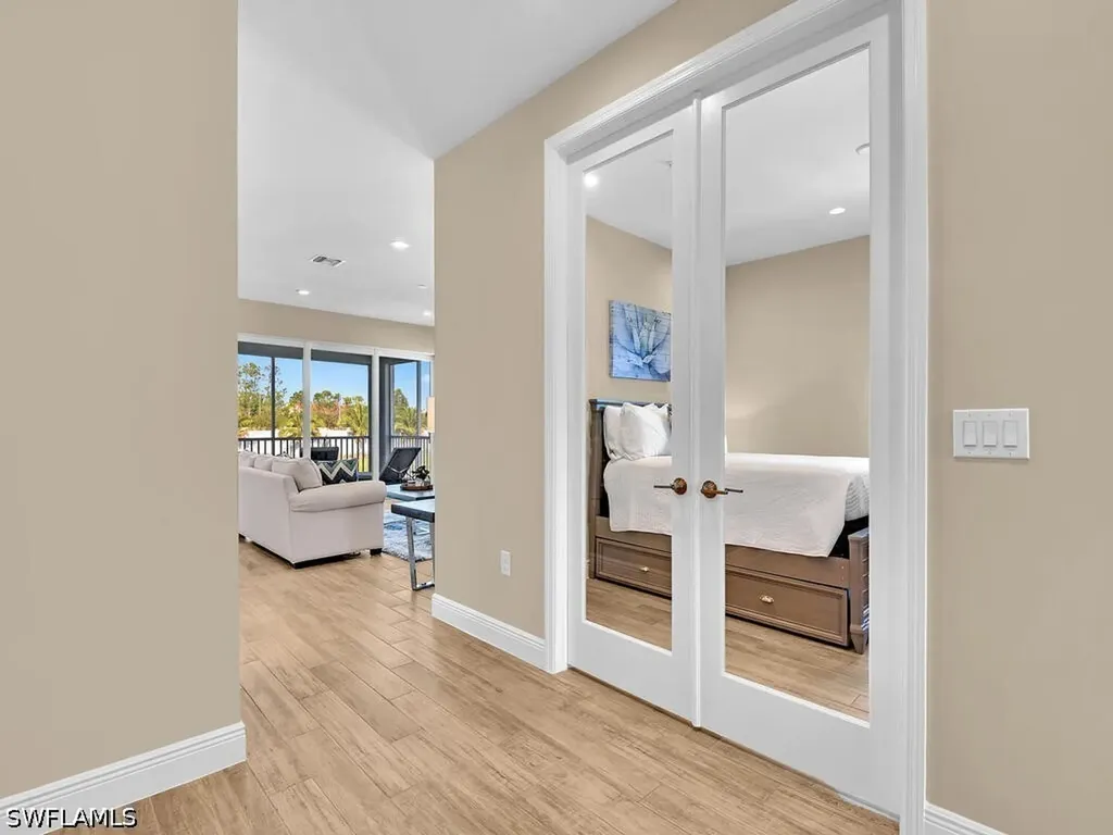 2561 Seychelles Drive Naples FL 34112