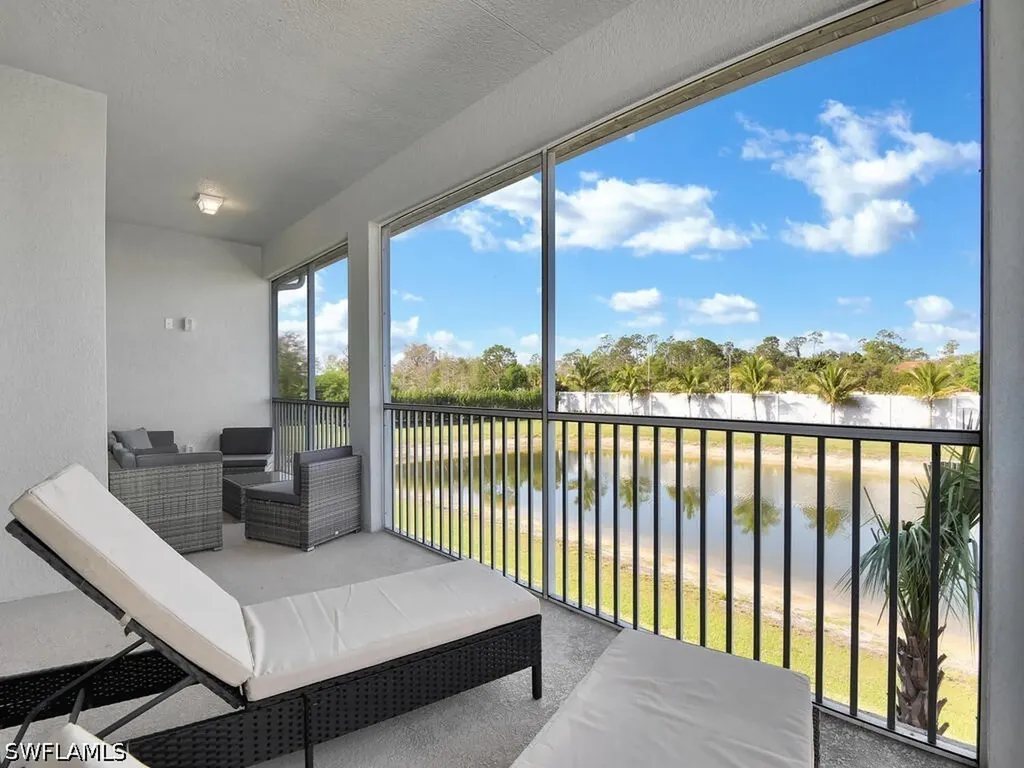 2561 Seychelles Drive Naples FL 34112
