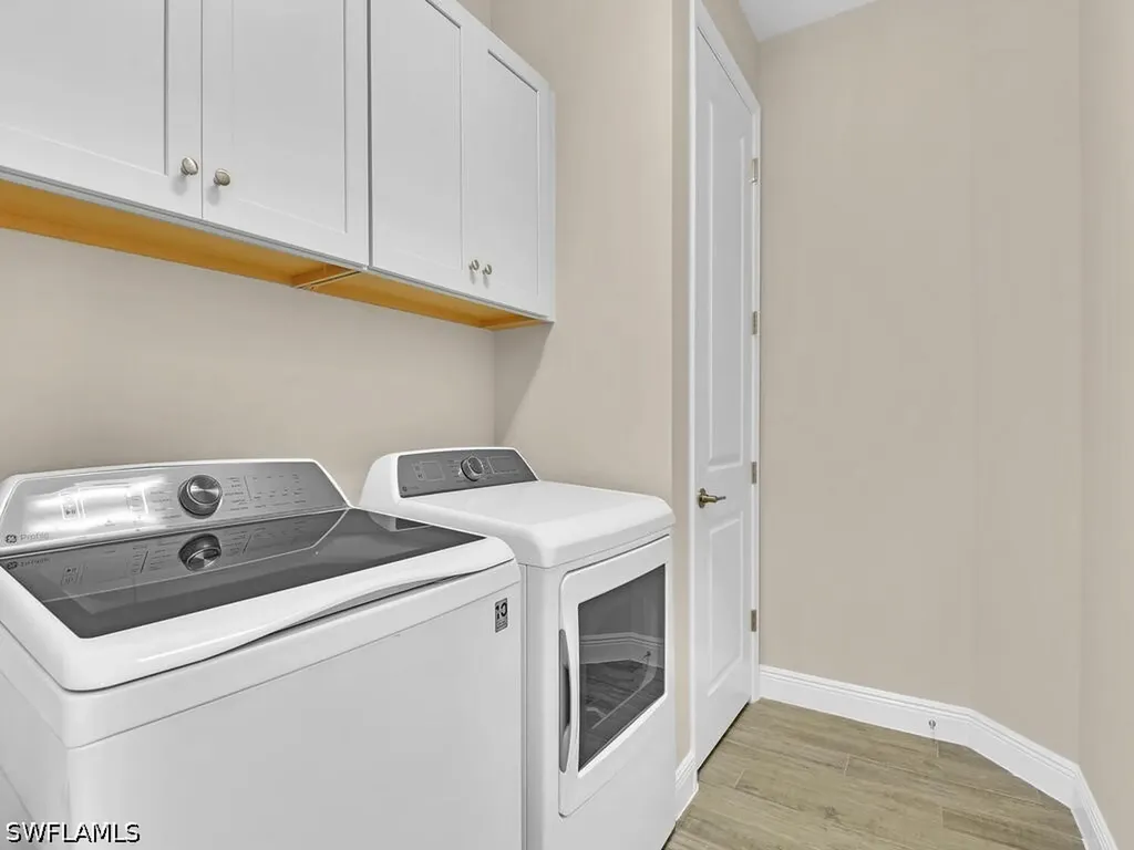 2561 Seychelles Drive Naples FL 34112