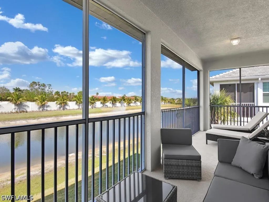 2561 Seychelles Drive Naples FL 34112