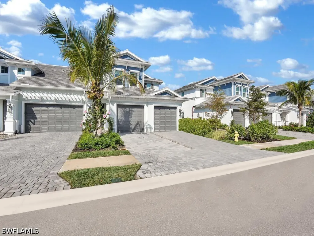 2561 Seychelles Drive Naples FL 34112