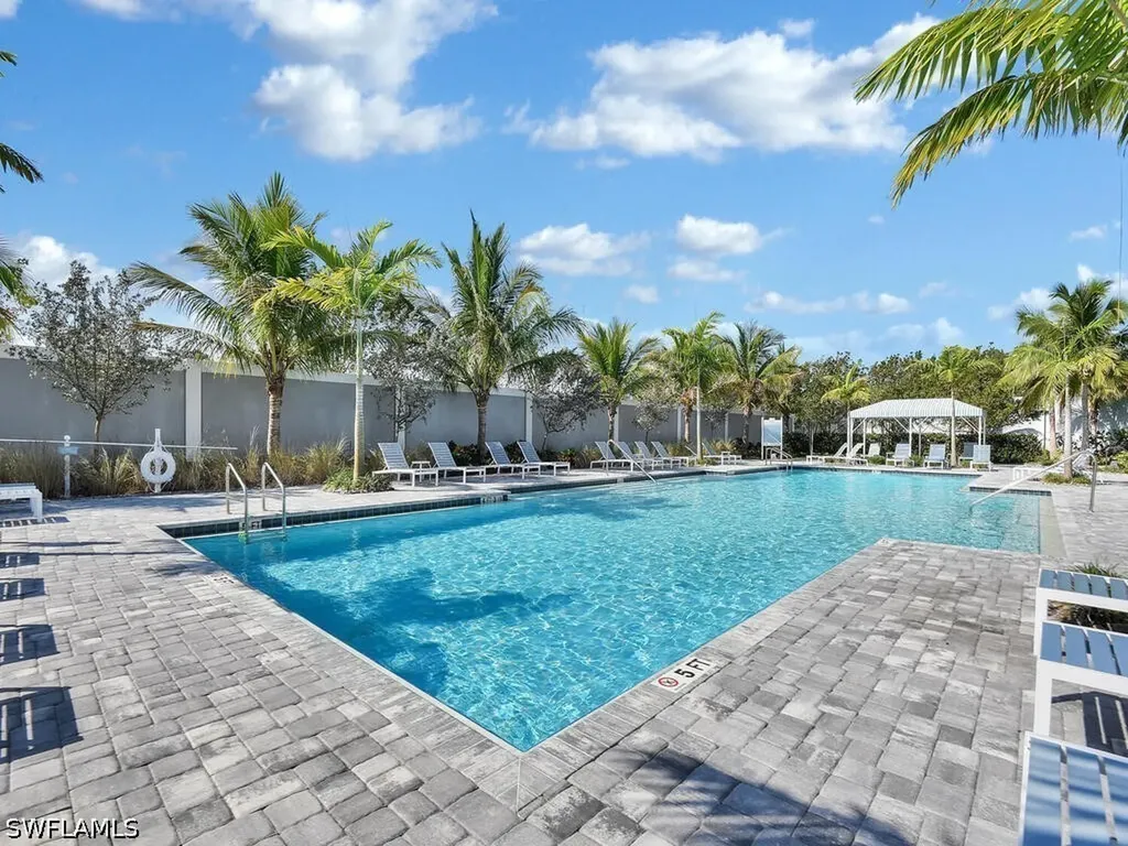 2561 Seychelles Drive Naples FL 34112