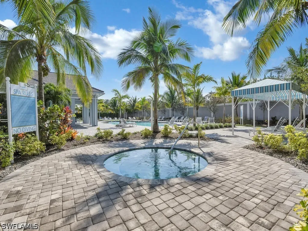 2561 Seychelles Drive Naples FL 34112